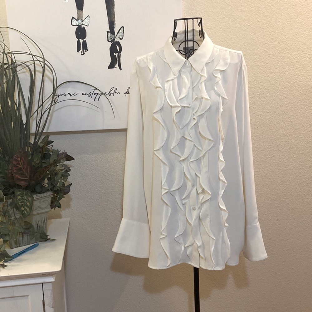 Beautiful Chicos Ruffle Blouse
